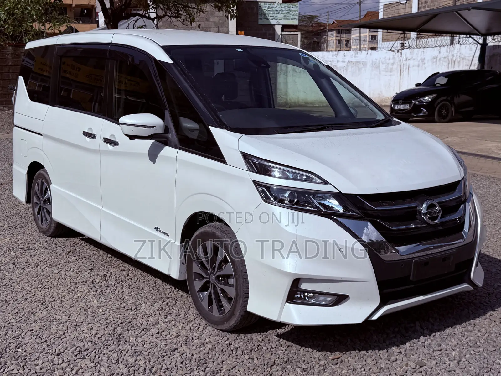 Nissan Serena 2018 White