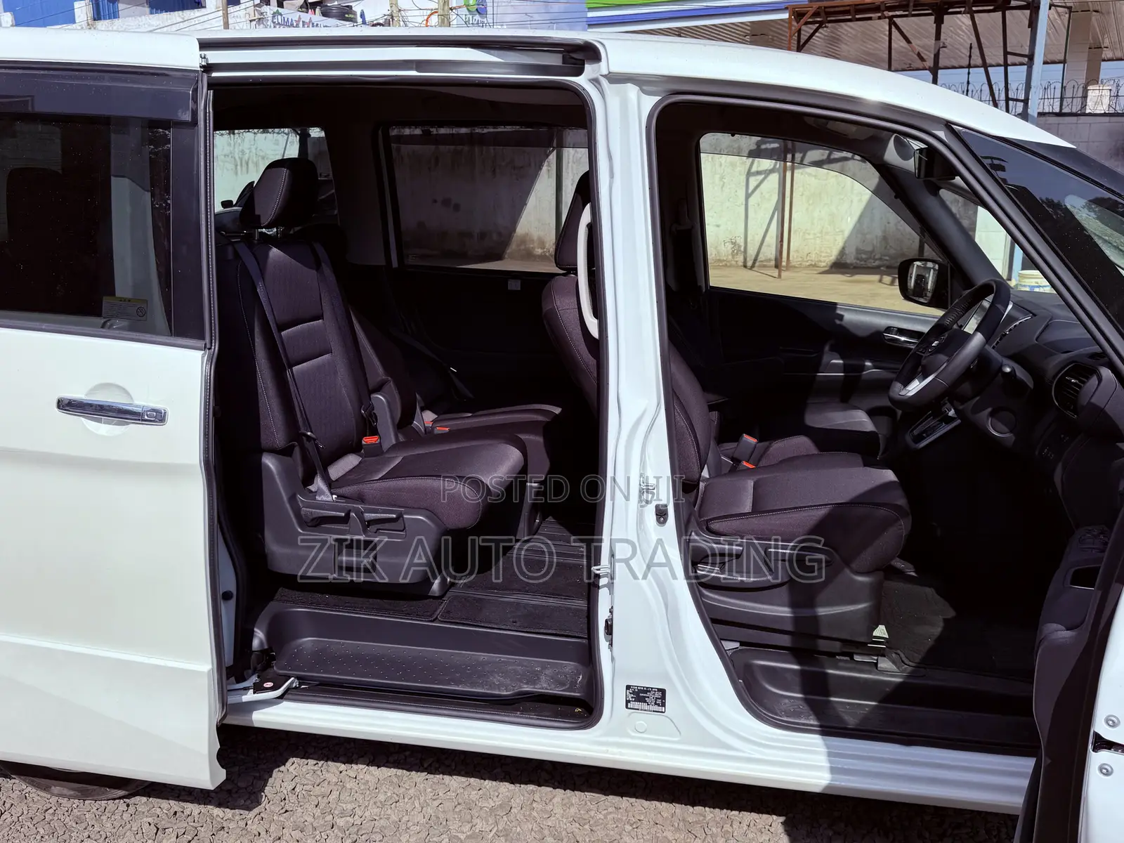Nissan Serena 2018 White