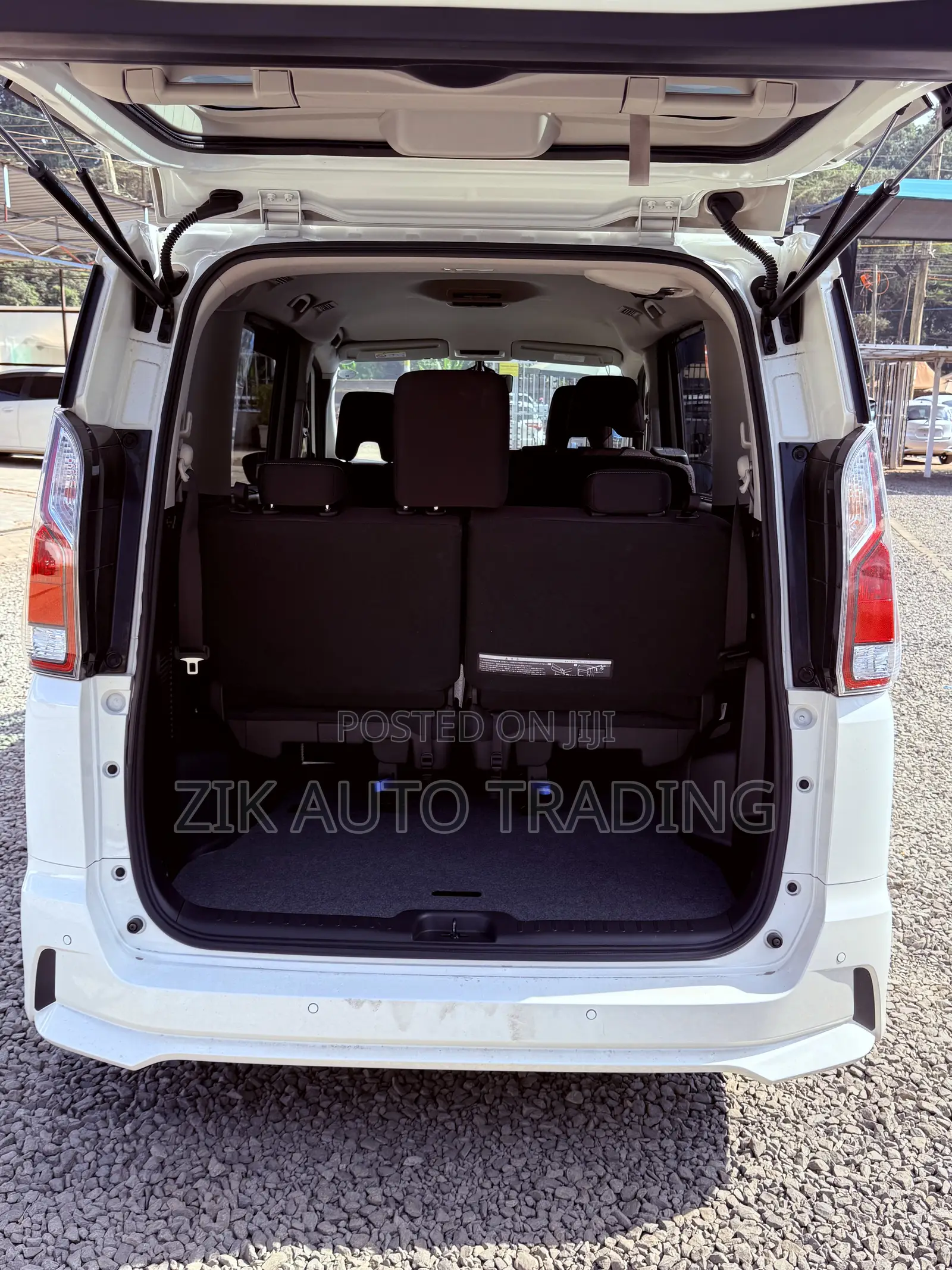 Nissan Serena 2018 White