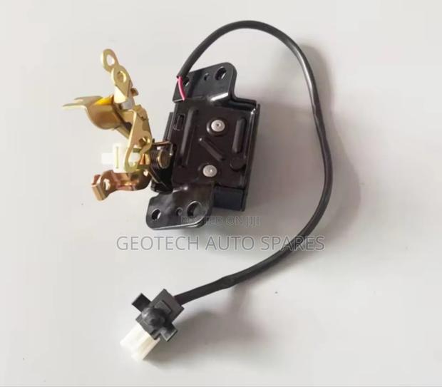 Toyota Harrier Boot Lock