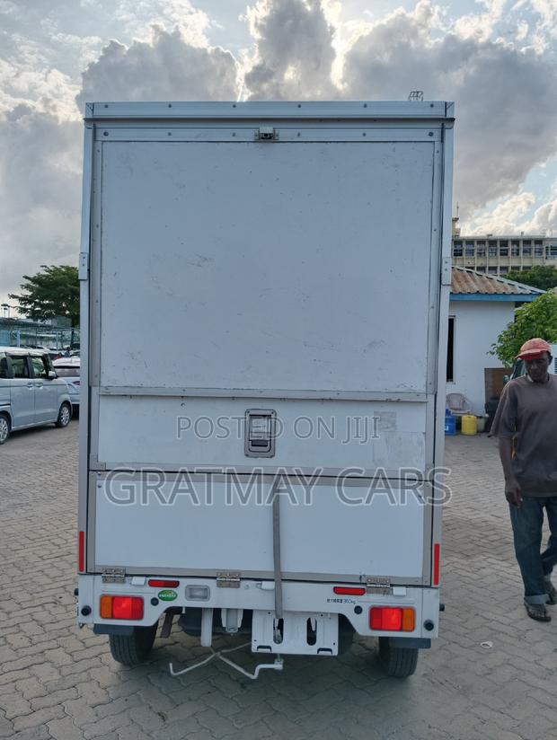 Km Suzuki Carry High Closed Body 2018 White - thumbnail 19