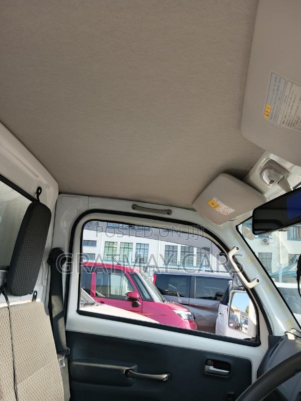 Km Suzuki Carry High Closed Body 2018 White - thumbnail 4
