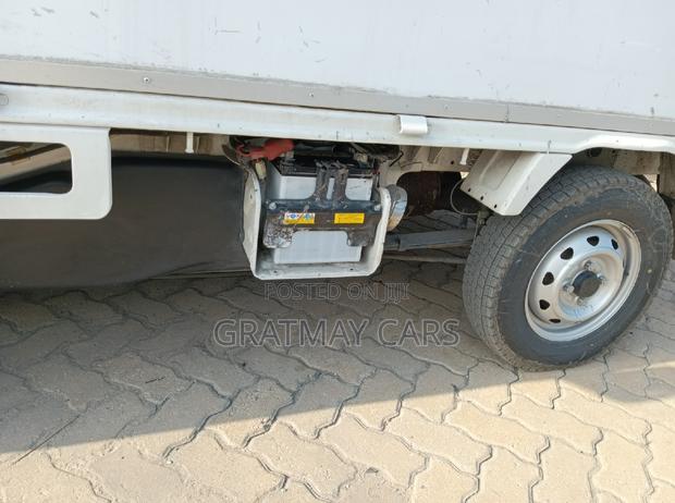 Km Suzuki Carry High Closed Body 2018 White - thumbnail 9