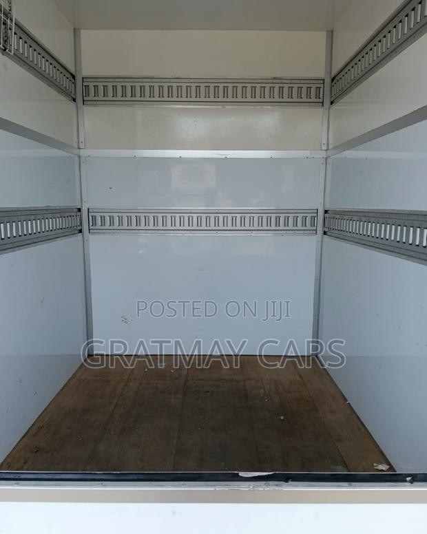Km Suzuki Carry High Closed Body 2018 White - thumbnail 10
