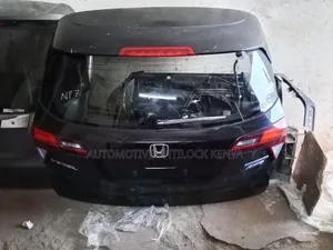 Honda Vezel Affordable Clean Tailgate.