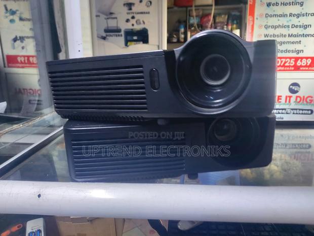 Infocus In112 DLP Projector - main view