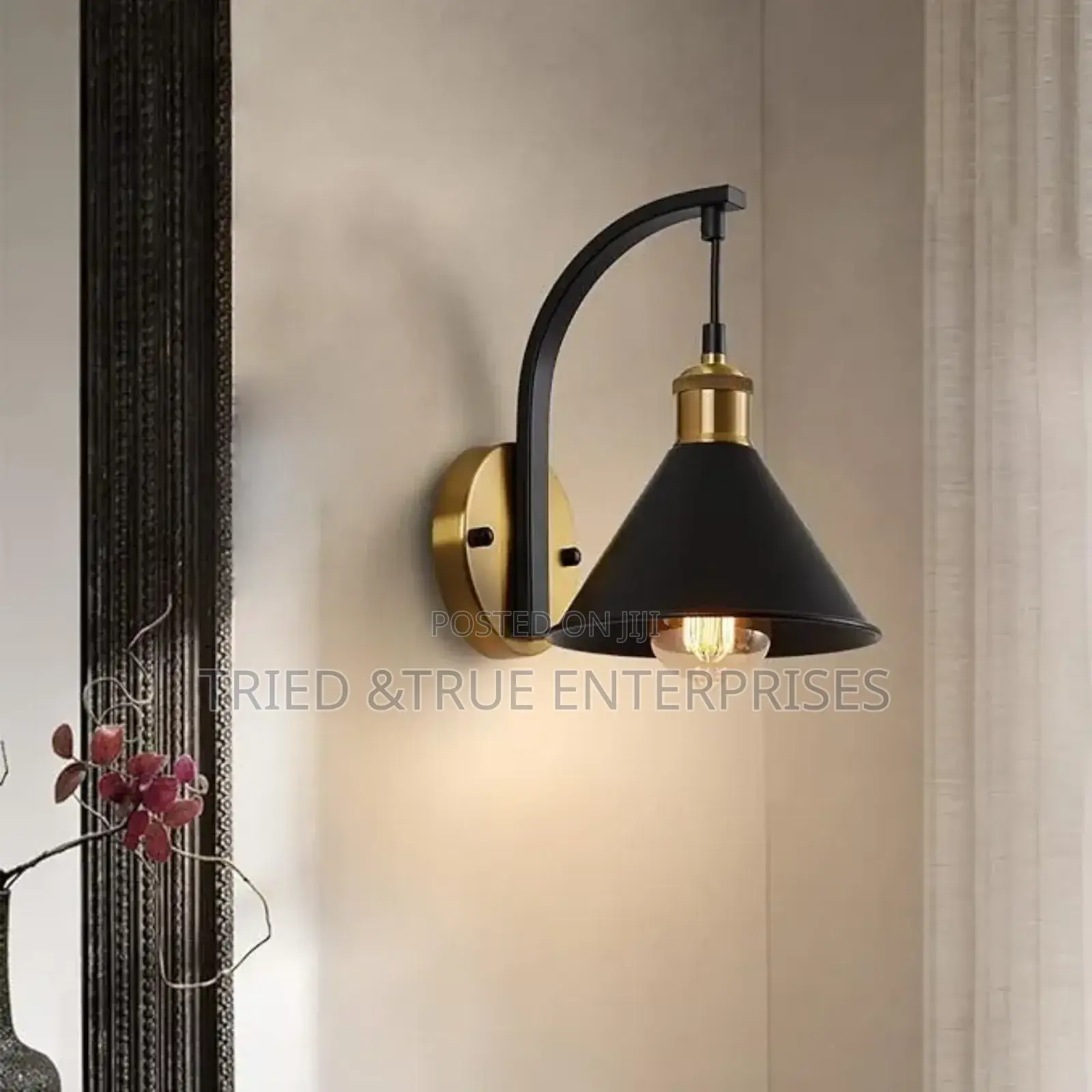 Unique Retro Black Wall Sconce/Wall Bracket Light Kvd7