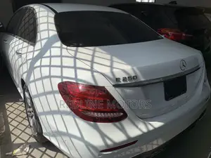 Mercedes-Benz E250 2018 Off white