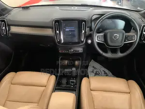 Volvo XC40 T3 Petrol FWD 2018 Silver