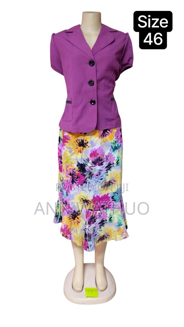 Floral Elegance – Stylish Skirt Suits for Office Events (Size 46) 45 - main view