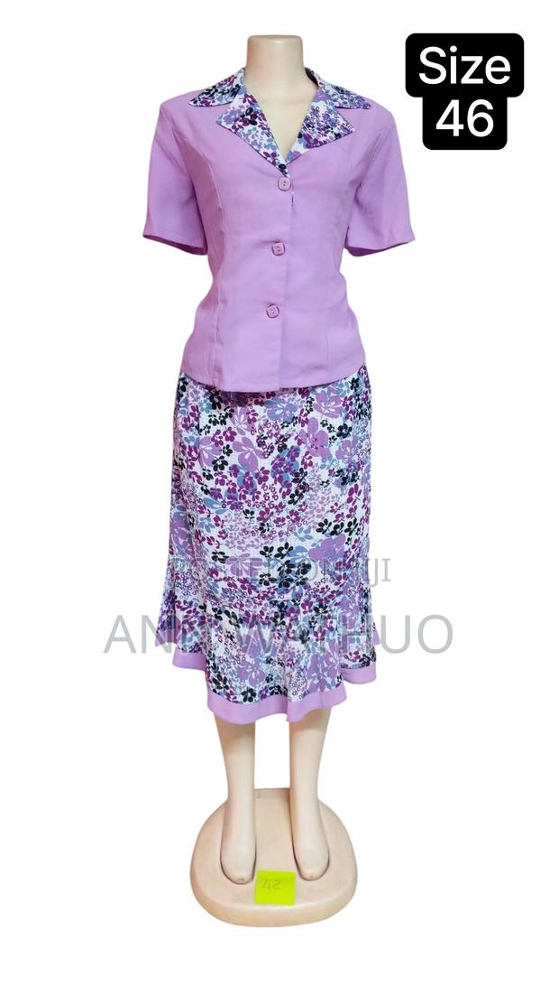 Floral Elegance – Stylish Skirt Suits for Office Events (Size 46) 45 - thumbnail 2