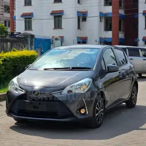 Toyota Vitz 1.3 FWD 5dr 2018 Gray