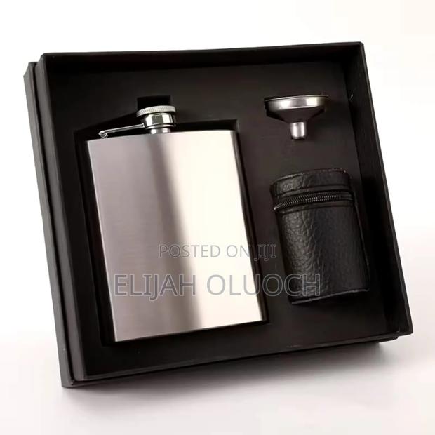 Whiskey Flask Gift Set With 4 Tumblers - thumbnail 5