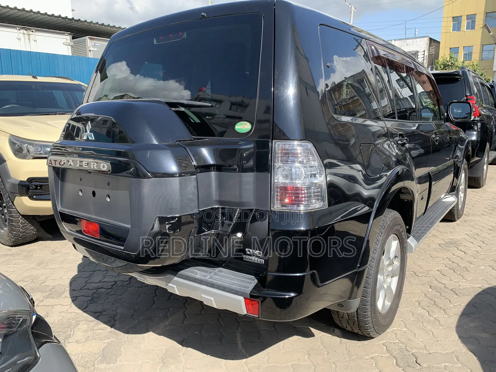 Mitsubishi Pajero V80 3.2 DI-D 2018 Black