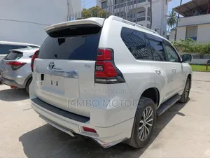 Toyota Land Cruiser Prado 2.8 2019 White