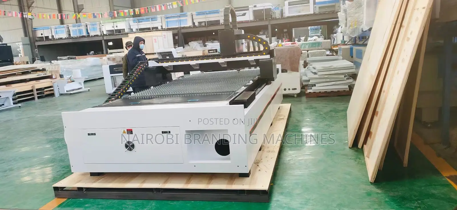 Hot New Product 1325 Fiber Optic Laser Cutting Machine 300w