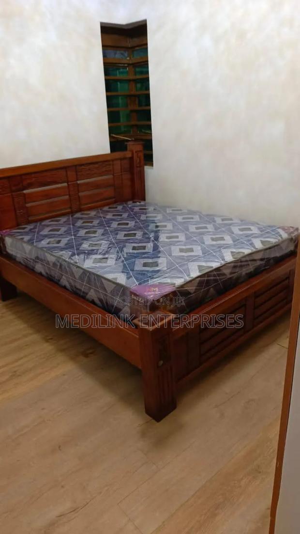 5*6 Wooden Mahogany Bed
