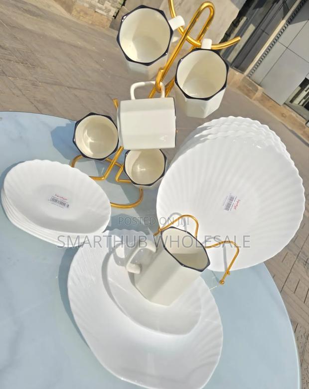 Brand New Dinner Set 24 Pieces - main view