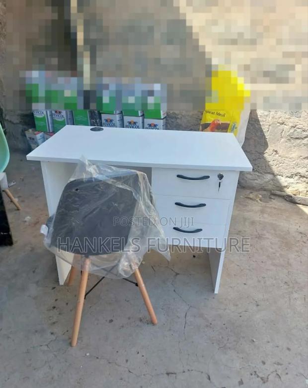 Minimalist Study Desk – Fits Any Room - main view