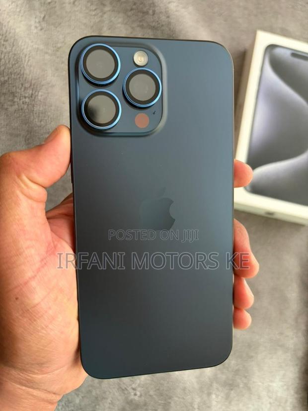 Apple iPhone 15 Pro Max 256 GB Blue - thumbnail 3