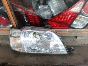 Headlight Rd1 Crv Headlight R Side Complete With Bulb And Socket