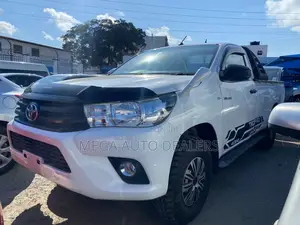 Toyota Hilux 2018 White