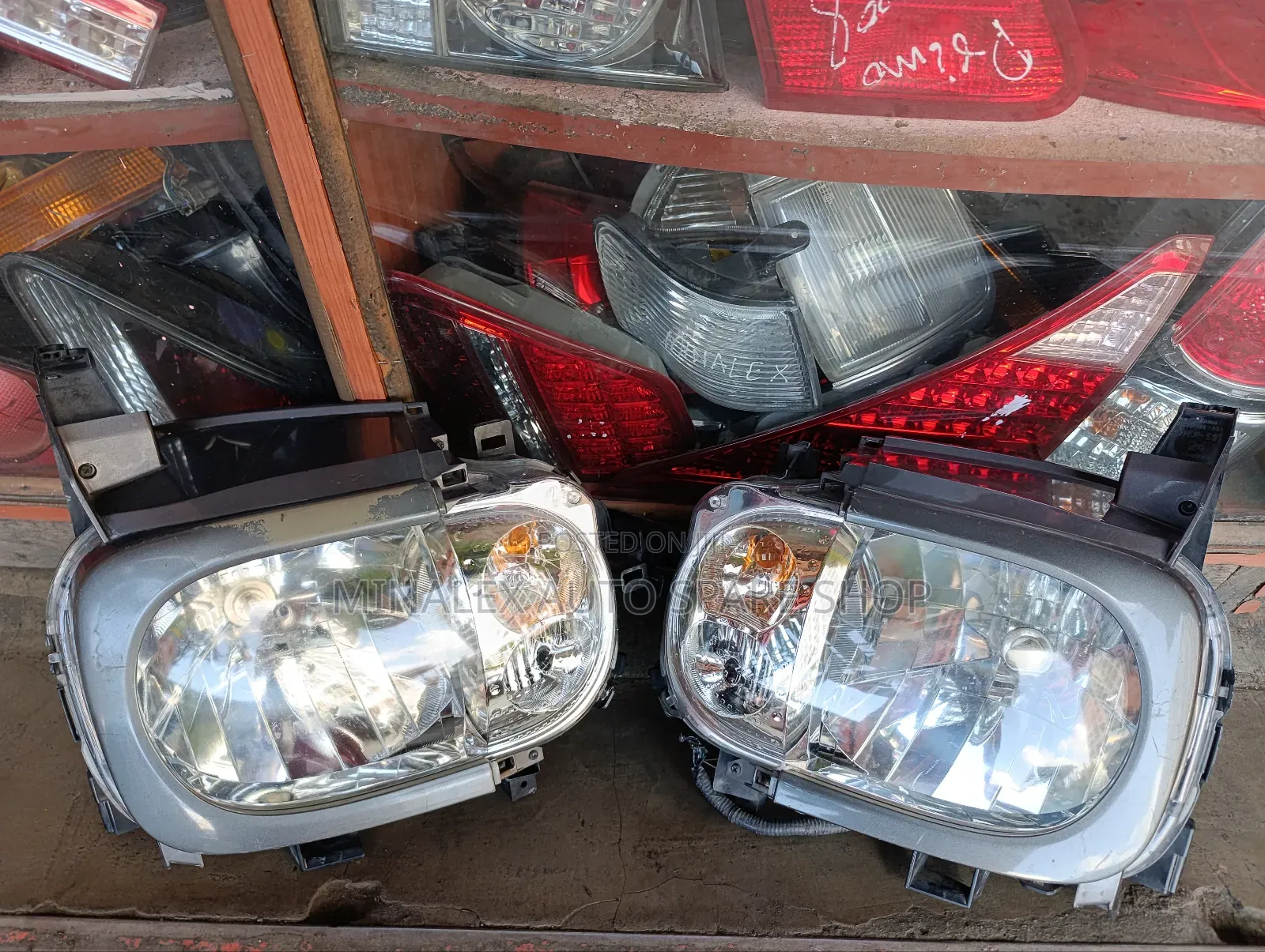Nissan Cube Headlight Complete With Bulb And Socket