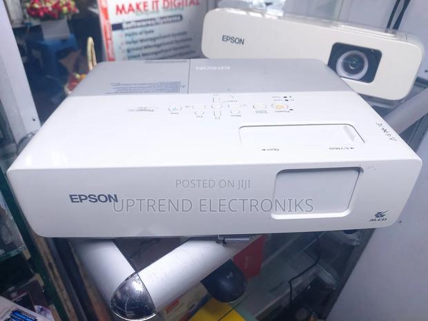 Epson Powerlite 83c – Reliable for School Office - main view
