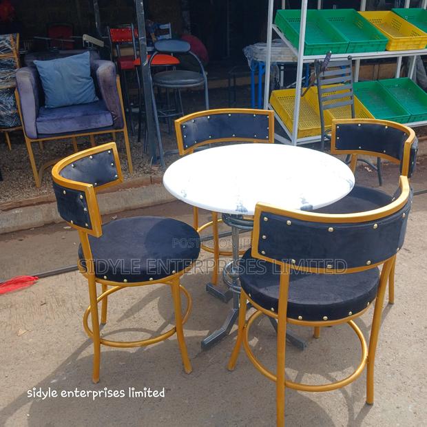 Hotel Set Seats Black and Table