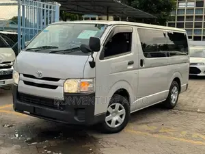 Toyota HiAce 2018 Silver