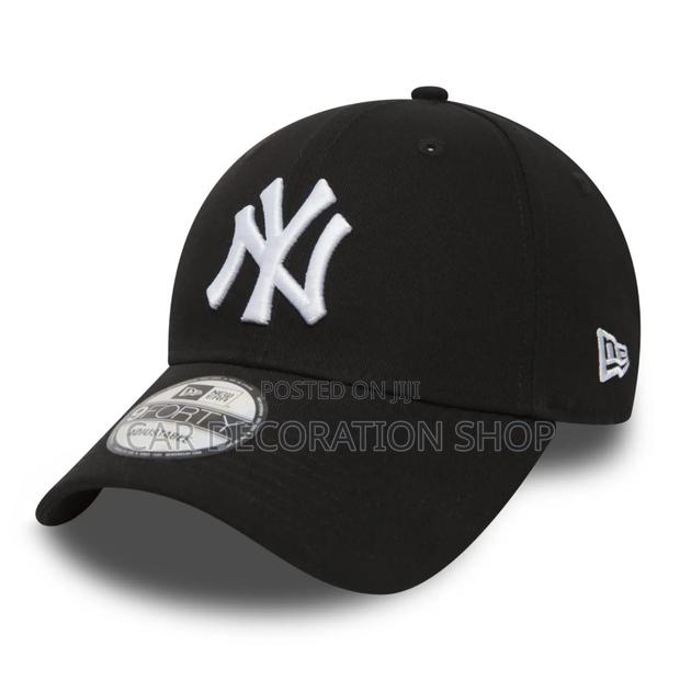 Black New York Yankee Adjustable Caps - thumbnail 3