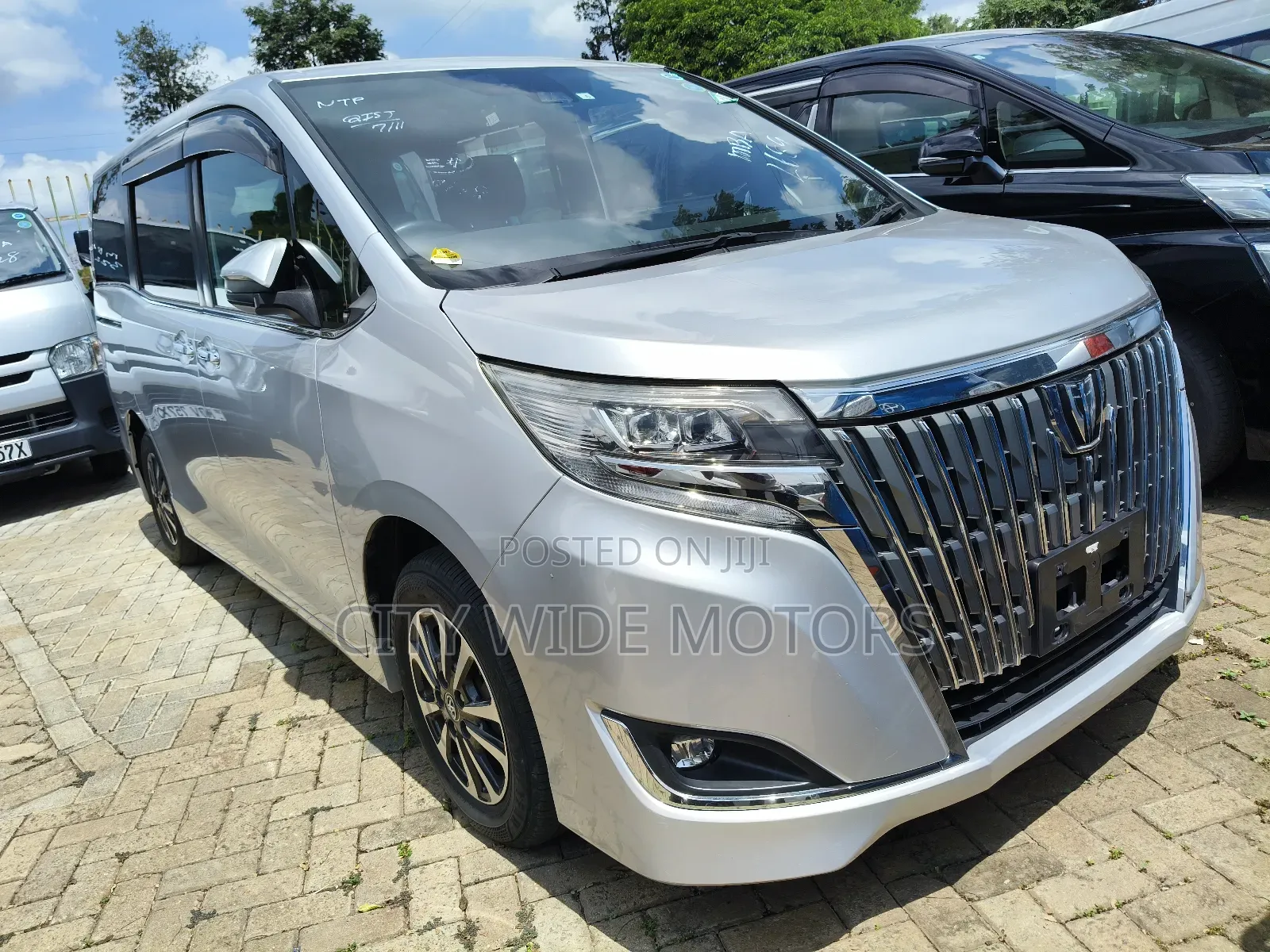 Toyota Esquire 2.0 AWD (8 seater) 2018 Silver