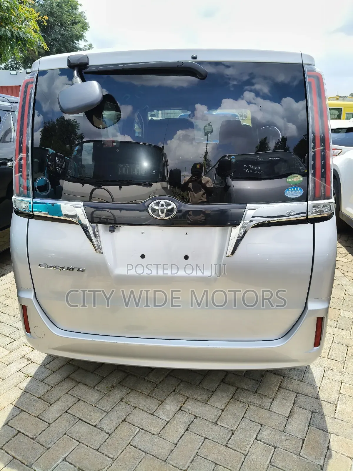 Toyota Esquire 2.0 AWD (8 seater) 2018 Silver