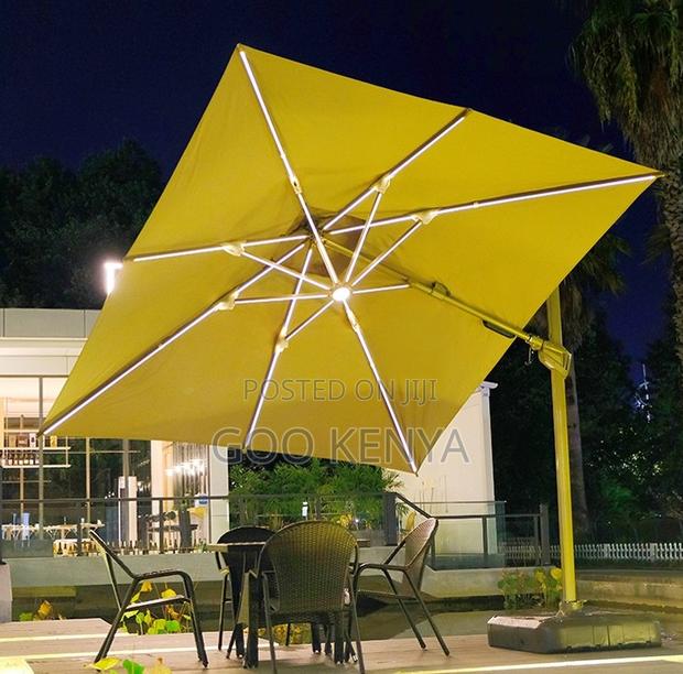 Home Sun Umbrella; Oversized Outdoor Parasol — Cantilever Design