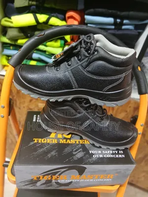 Cold Insulated Sole Safety Footwear Boots