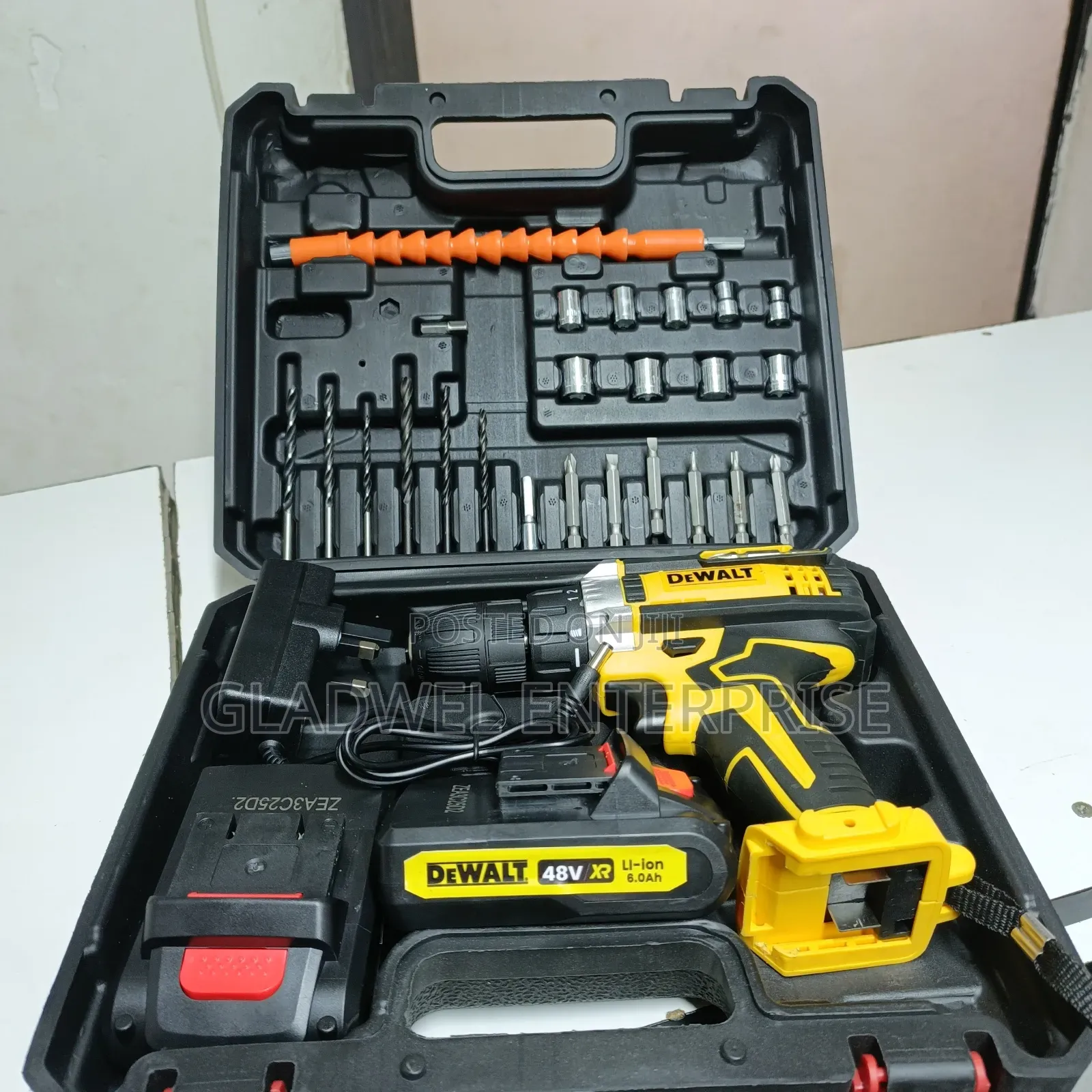 Cordless Drill Set With Bits Dewalt 48v