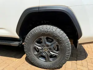 Toyota Land Cruiser LC300 2023 White