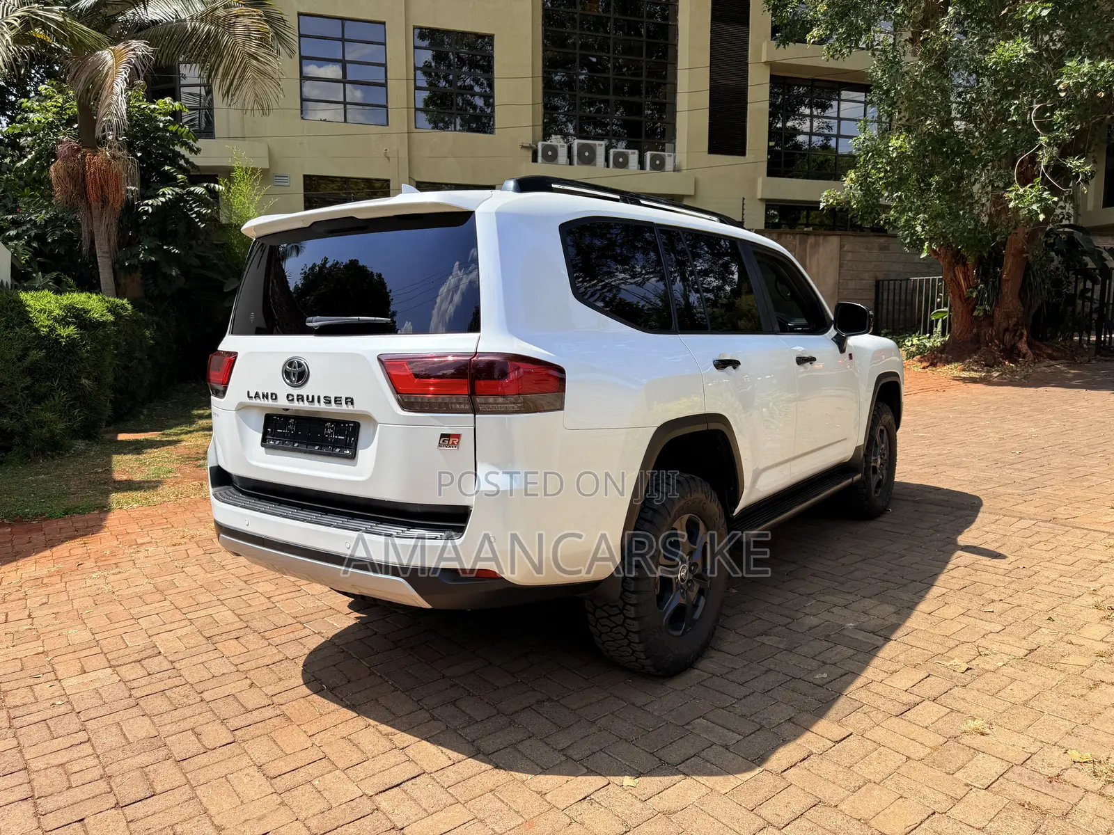 Toyota Land Cruiser LC300 2023 White