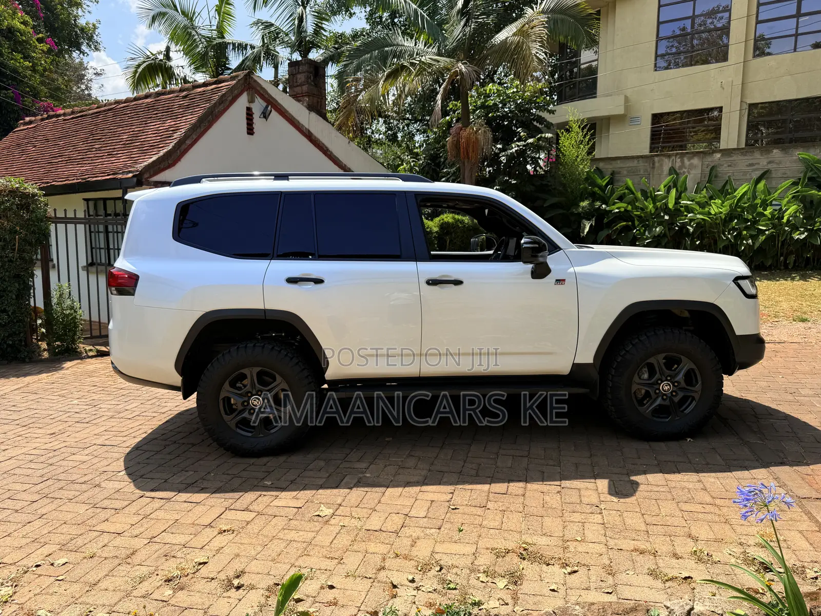 Toyota Land Cruiser LC300 2023 White