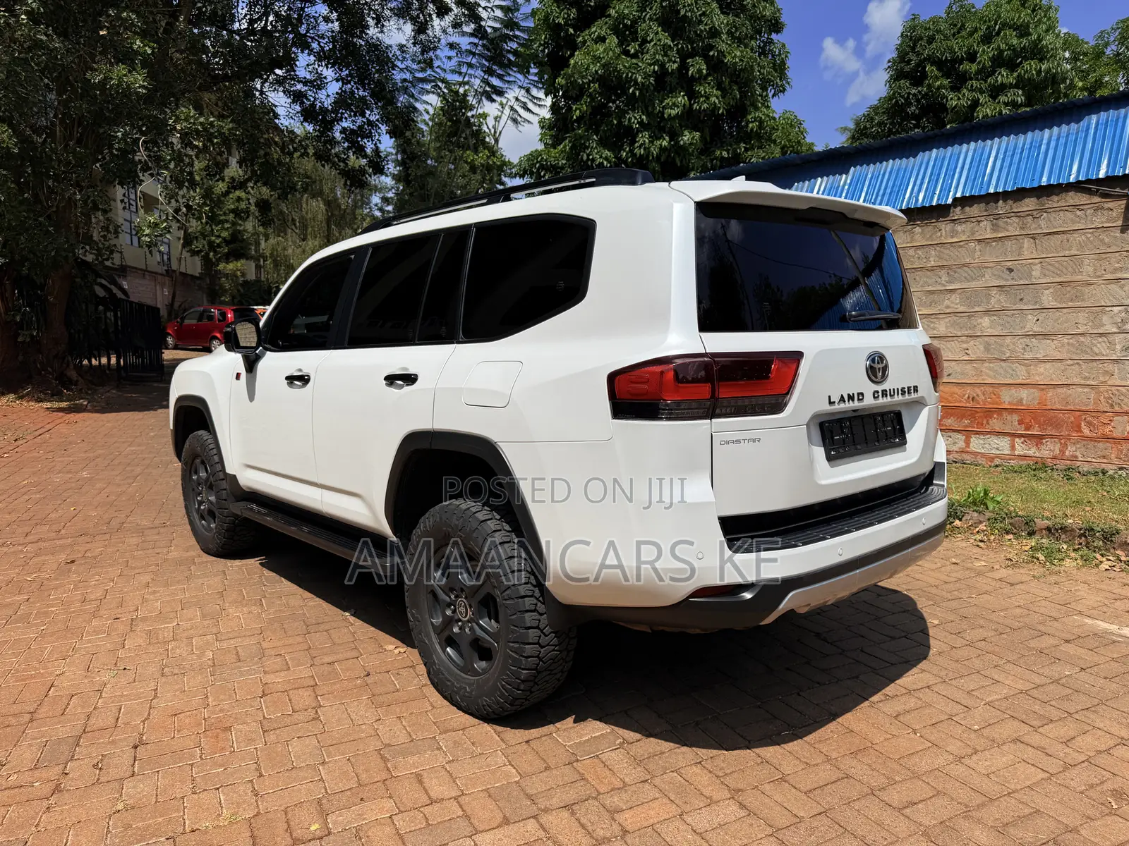 Toyota Land Cruiser LC300 2023 White