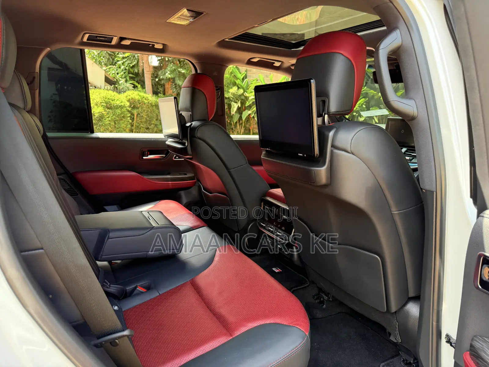 Toyota Land Cruiser LC300 2023 White