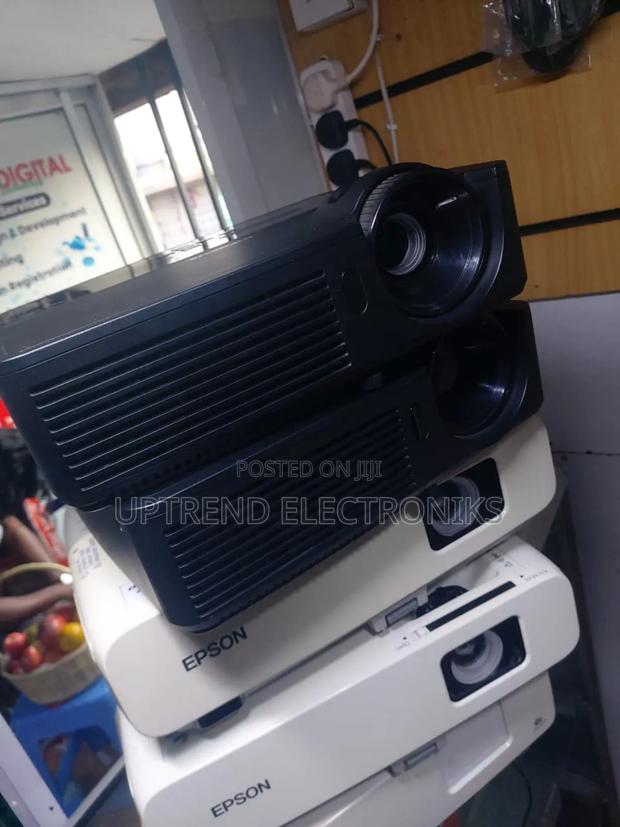 Grade a Ex-Uk Projector – Ultra Clean Super Sharp - thumbnail 2