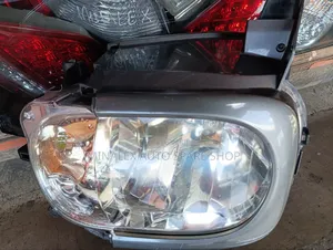 Nissan Cube Headlight Non Zenon Complete With Bulb And Socket