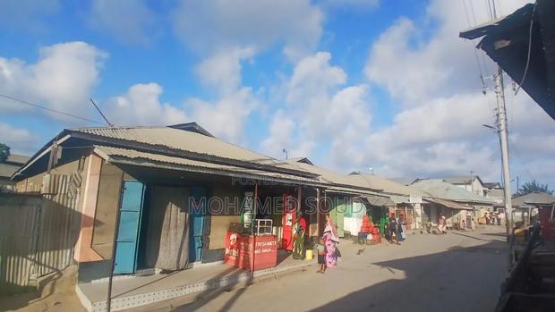 9bdrm House in Mshomoroni for sale