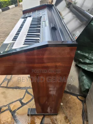 Yamaha Piano Mr 500