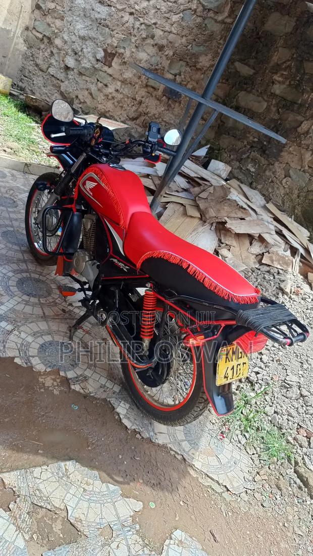 Honda CB 2024 Red - main view