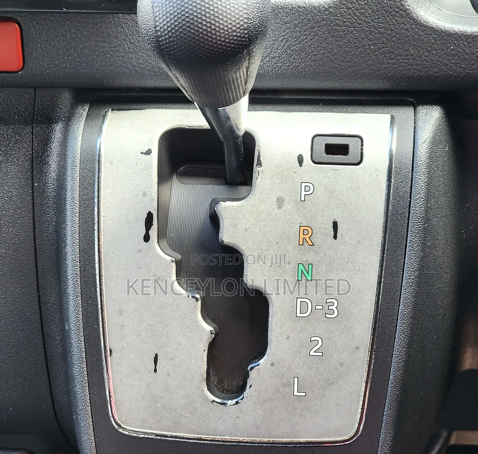 Toyota HiAce 2019 White