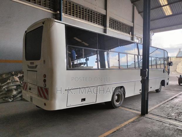 New Tata Starbus Ultra Skool 2025 White - thumbnail 4