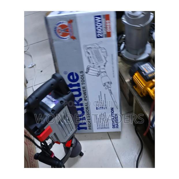 Makute Heavy Duty Demolition Hammer Drill
2800w