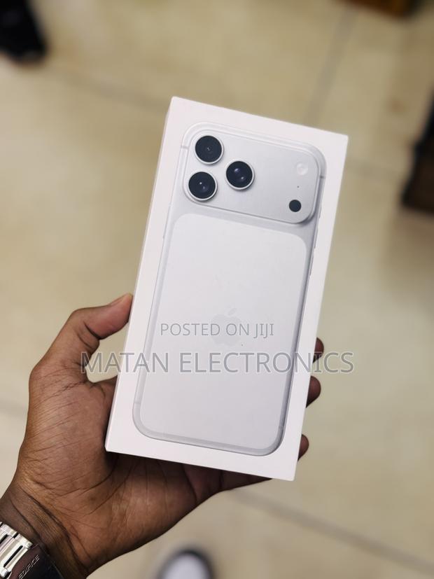 New Apple iPhone 17 Pro Max 256 GB Silver - main view